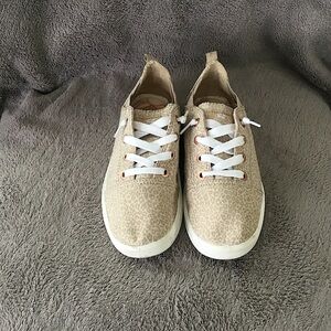 Girls Roxy Cheetah Print Slip On Sneakers